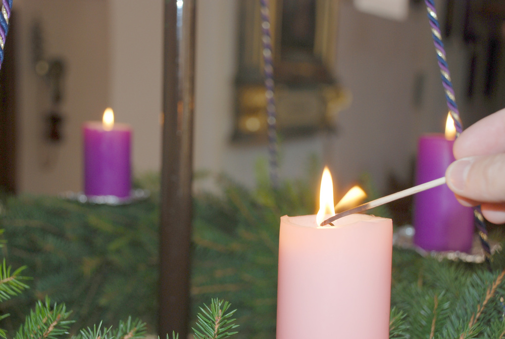 Gaudete, die rosa Kerze am Adventkranz